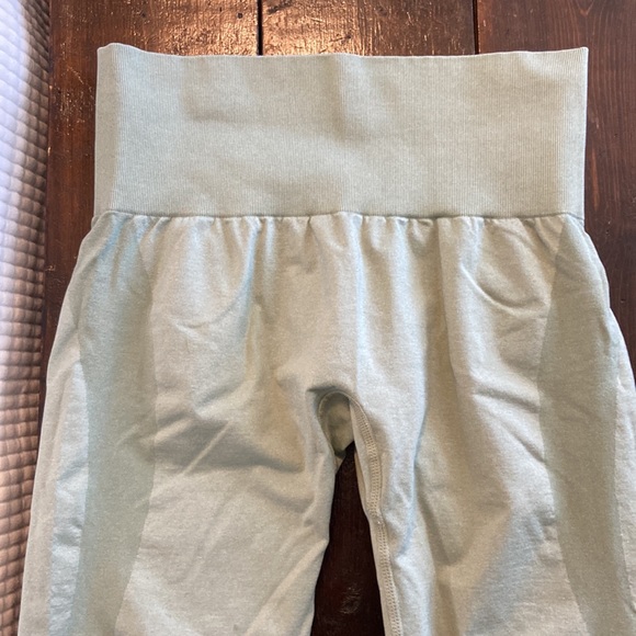 NVGTN Size M workout leggings barely worn - Picture 4 of 4